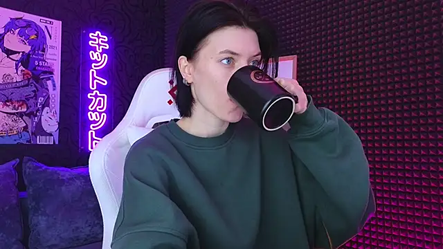 roxy riot  online show from 7, 3, 2025