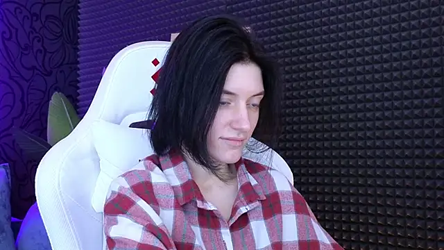 roxy riot  online show from 15, 3, 2025