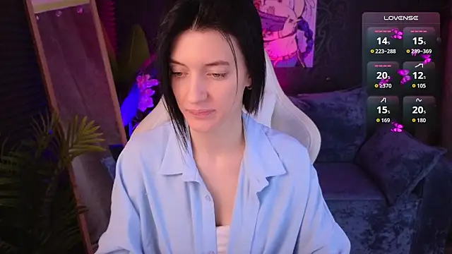 roxy riot  online show from 19, 11, 2025