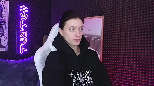 roxy riot  online show from 3, 3, 2025