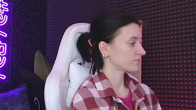 roxy riot  online show from 3, 3, 2025