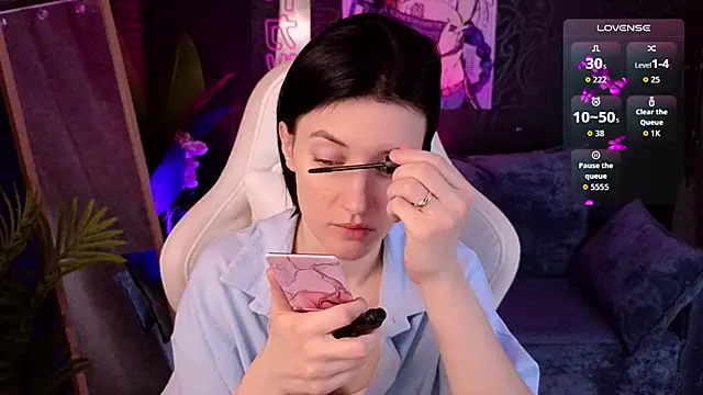 roxy riot  online show from 18, 11, 2025