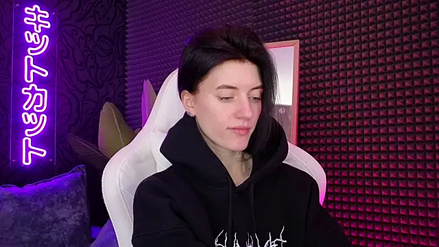 roxy riot  online show from 11, 3, 2025