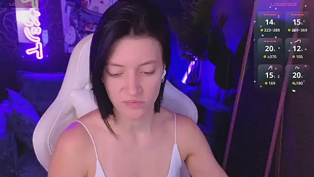 roxy riot  online show from 4, 4, 2026