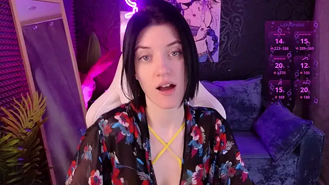 roxy riot  online show from 20, 12, 2025