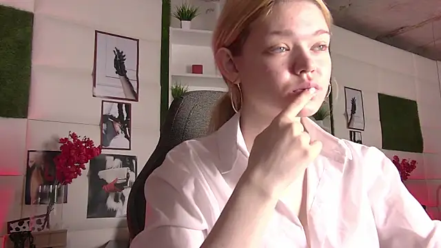 AdeleCartier online show from 6, 3, 2025