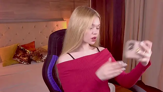 AdeleCartier online show from 21, 2, 2025