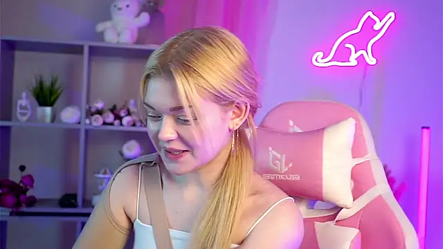 AdeleCartier online show from 18, 3, 2025