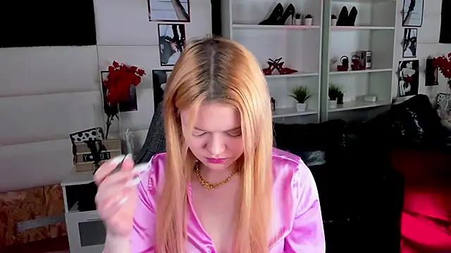 AdeleCartier online show from 26, 2, 2025