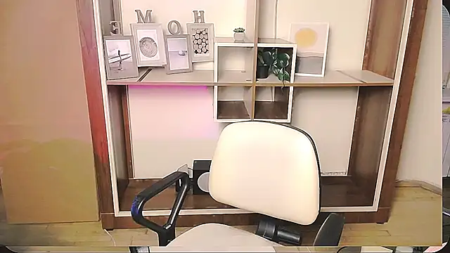  AngeliaFlow  online show from 8, 5, 2026