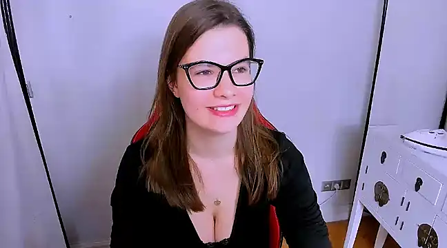 Snapshot of CarolineFlirt chatting on 7, 3, 2025 CarolineFlirt online show from 7, 3, 2025