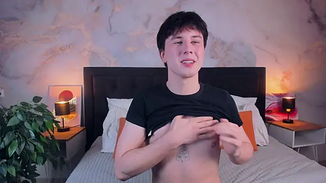 AdrianoAubert online show from 11, 11, 2025