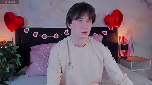 AdrianoAubert online show from 13, 2, 2026