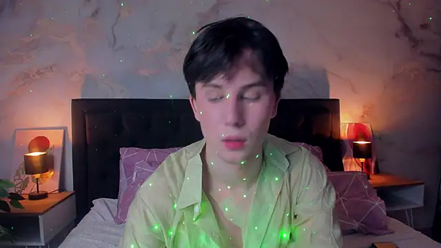 AdrianoAubert online show from 15, 11, 2025