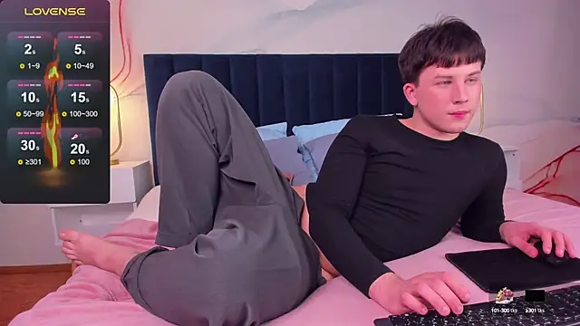 AdrianoAubert online show from 20, 9, 2025