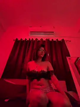 Snapshot of kissmebishh chatting on 23, 5, 2026 kissmebishh online show from 23, 5, 2026