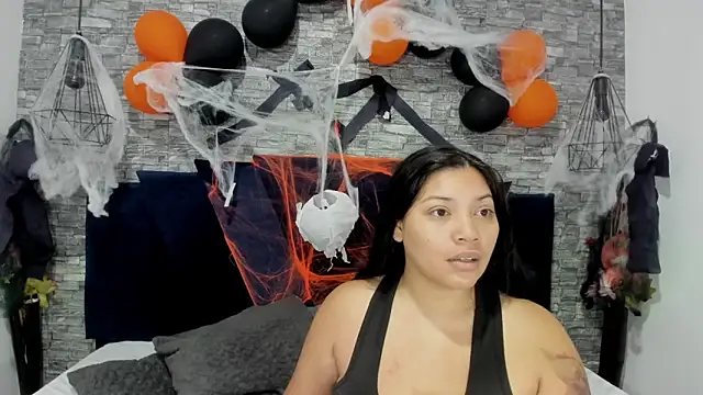 Sophia Brunett online show from 2, 11, 2025