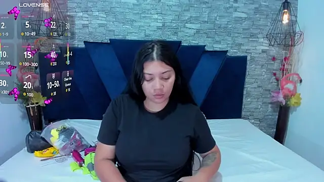 Sophia Brunett online show from 10, 10, 2025