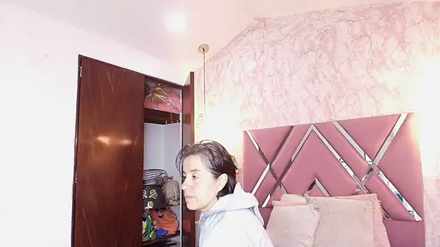 Saori Sann  online show from 21, 12, 2025