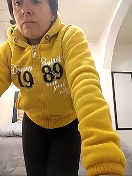 Saori Sann  online show from 17, 9, 2025