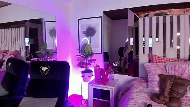 Cloee Rainbow1 online show from 6, 11, 2025