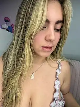 Cloee Rainbow1 online show from 20, 6, 2026