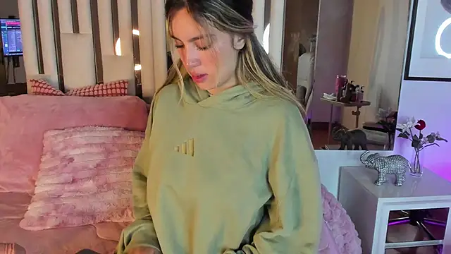 Cloee Rainbow1 online show from 23, 3, 2026