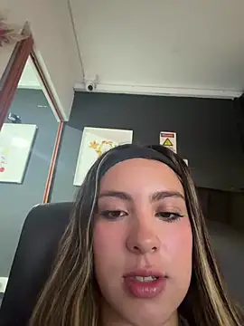 Cloee Rainbow1 online show from 25, 3, 2026