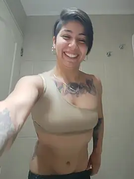 Snapshot of MaiPandora chatting on 17, 11, 2025 MaiPandora online show from 17, 11, 2025