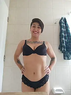 Snapshot of MaiPandora chatting on 17, 11, 2025 MaiPandora online show from 17, 11, 2025