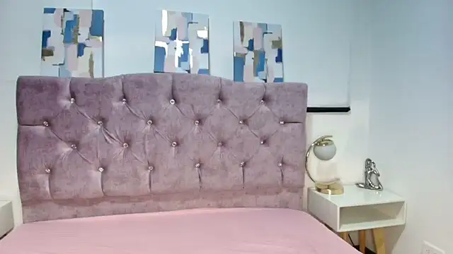 Skye Moore online show from 22, 9, 2025