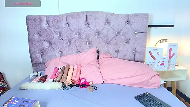 Skye Moore online show from 5, 11, 2025