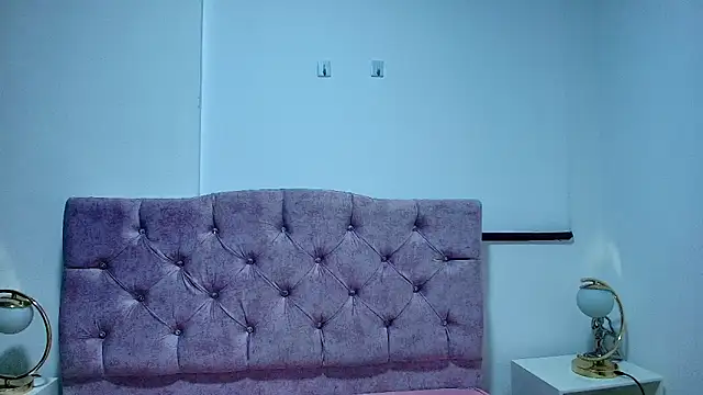 Skye Moore online show from 24, 11, 2025