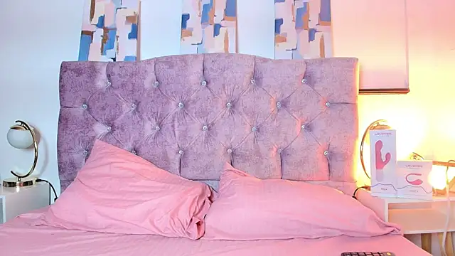 Skye Moore online show from 16, 9, 2025