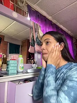 Skye Moore online show from 7, 4, 2026