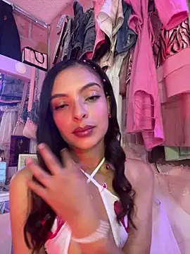 Snapshot of Skye_Moore chatting on 6, 5, 2026 Skye Moore online show from 6, 5, 2026