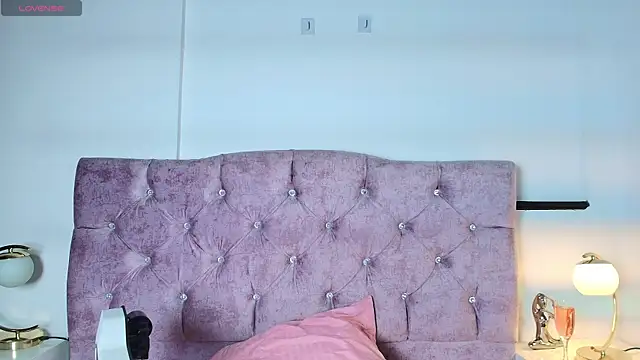 Skye Moore online show from 18, 10, 2025