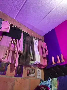 Skye Moore online show from 21, 4, 2026