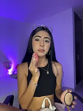 Snapshot of Mirandaa_Rogers chatting on 10, 7, 2026 Mirandaa Rogers online show from 10, 7, 2026