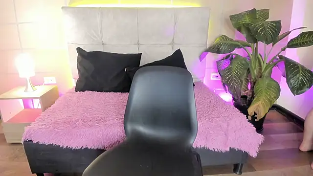 Snapshot of _michonne_ chatting on 8, 11, 2025 michonne online show from 8, 11, 2025