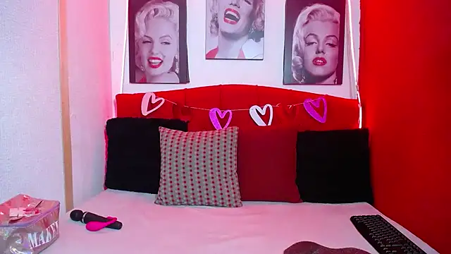 Tiana Ebony18 online show from 14, 2, 2026