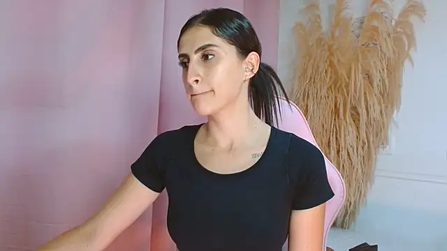 Snapshot of Danella_houston chatting on 5, 6, 2026 Danella houston online show from 5, 6, 2026