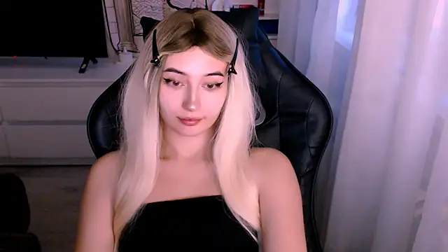 beauty blonde online show from 16, 10, 2025