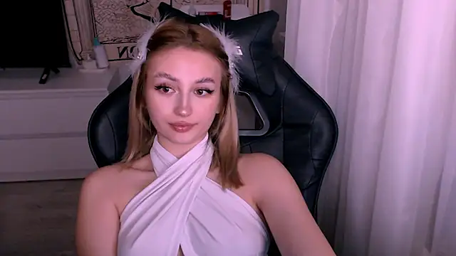 beauty blonde online show from 2, 11, 2025