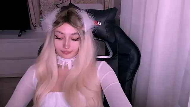 beauty blonde online show from 10, 11, 2025