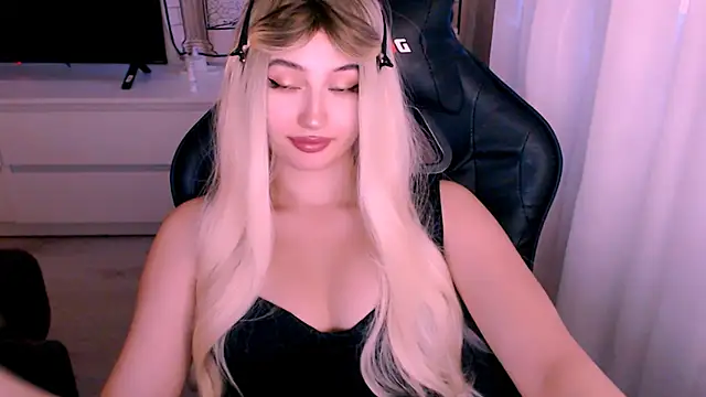 beauty blonde online show from 13, 10, 2025