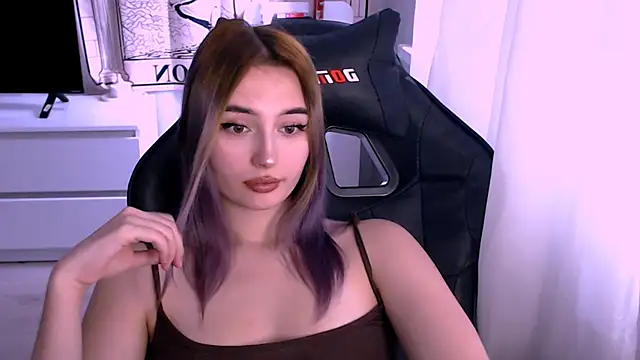 beauty blonde online show from 8, 10, 2025