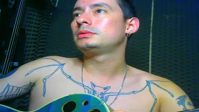 Snapshot of vampireathome chatting on 4, 3, 2025 vampireathome online show from 4, 3, 2025