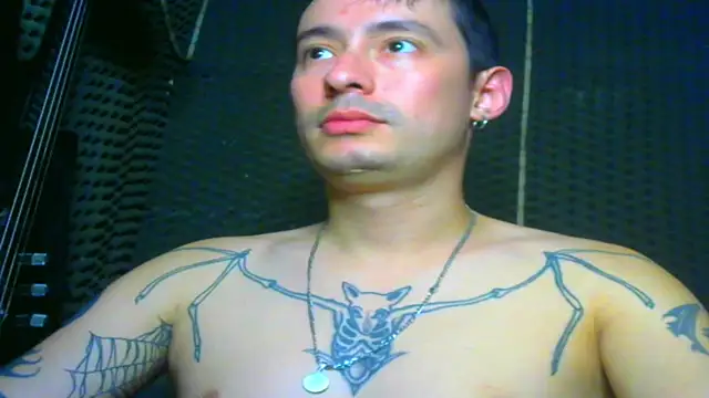 Snapshot of vampireathome chatting on 4, 3, 2025 vampireathome online show from 4, 3, 2025