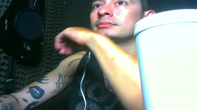 Snapshot of vampireathome chatting on 17, 3, 2025 vampireathome online show from 17, 3, 2025